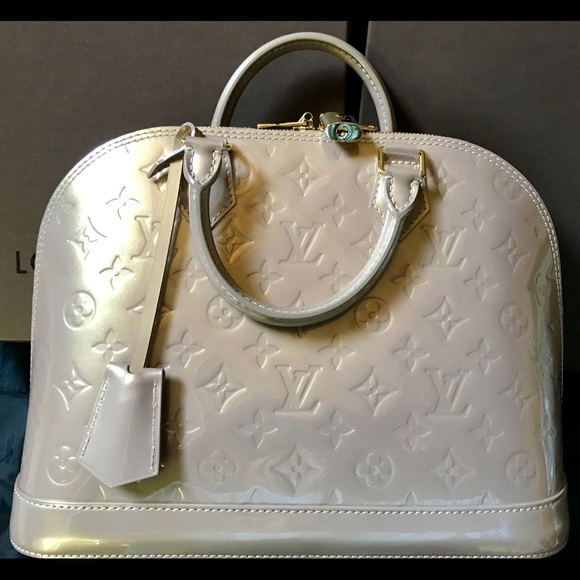Louis Vuitton Handbags - LOUIS VUITTON ALMA PM MONOGRAM VERNIS HANDBAG 👜